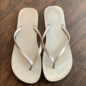 Women’s Old Navy thong sandals